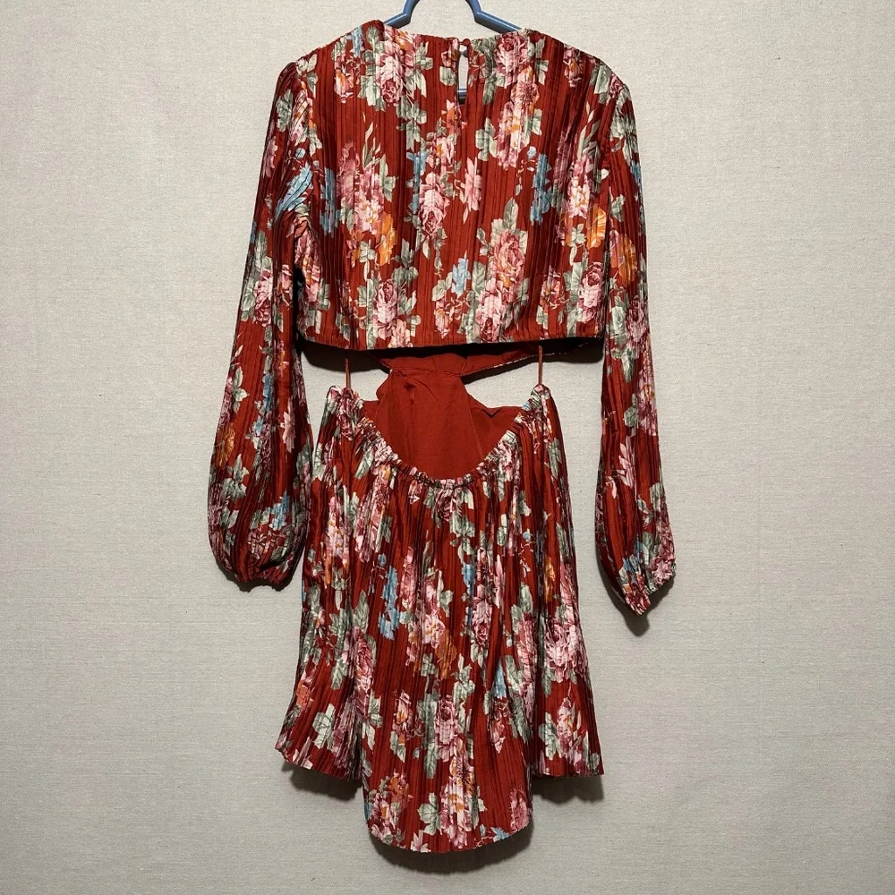 NWT WAYF Pleated Floral Cut Out Mini Dress - size XL - Picture 3 of 6